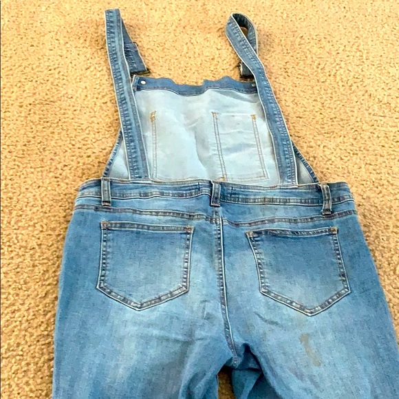 Distressed overalls - Picture 4 of 4